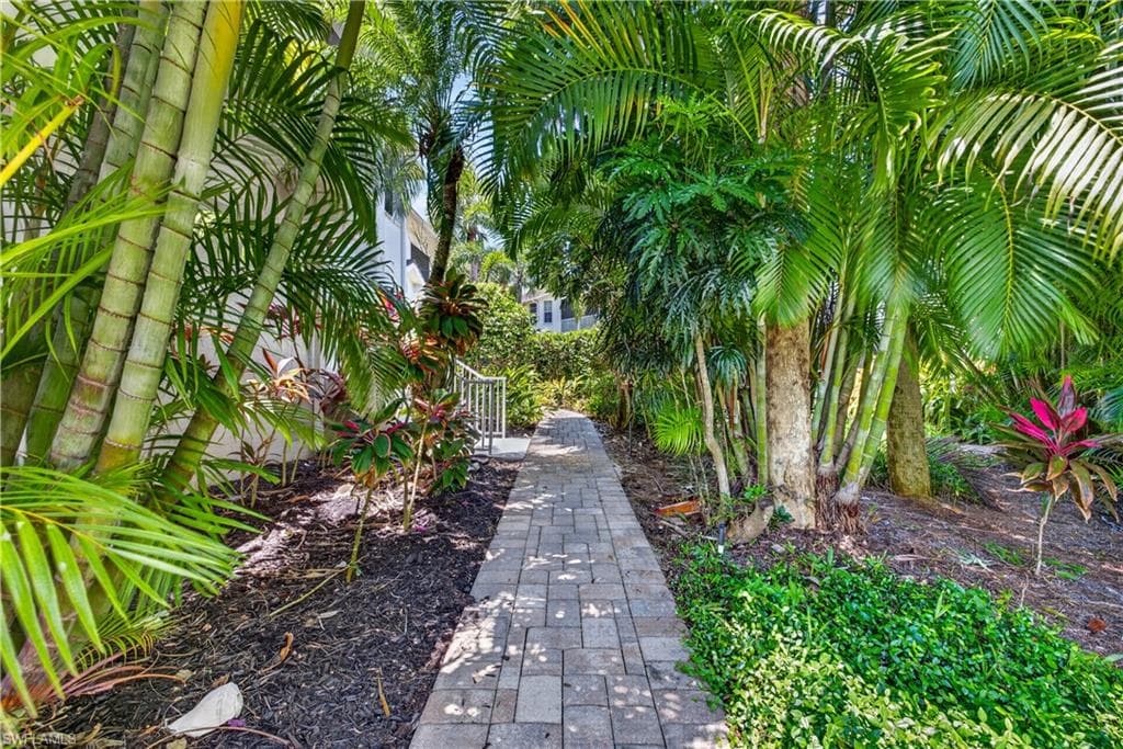 5035 Yacht Harbor Dr #103, Naples, photo 2