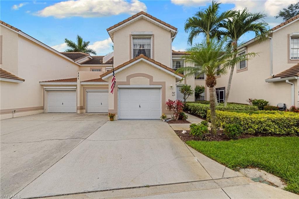 221 Sunrise Cay #203, Naples