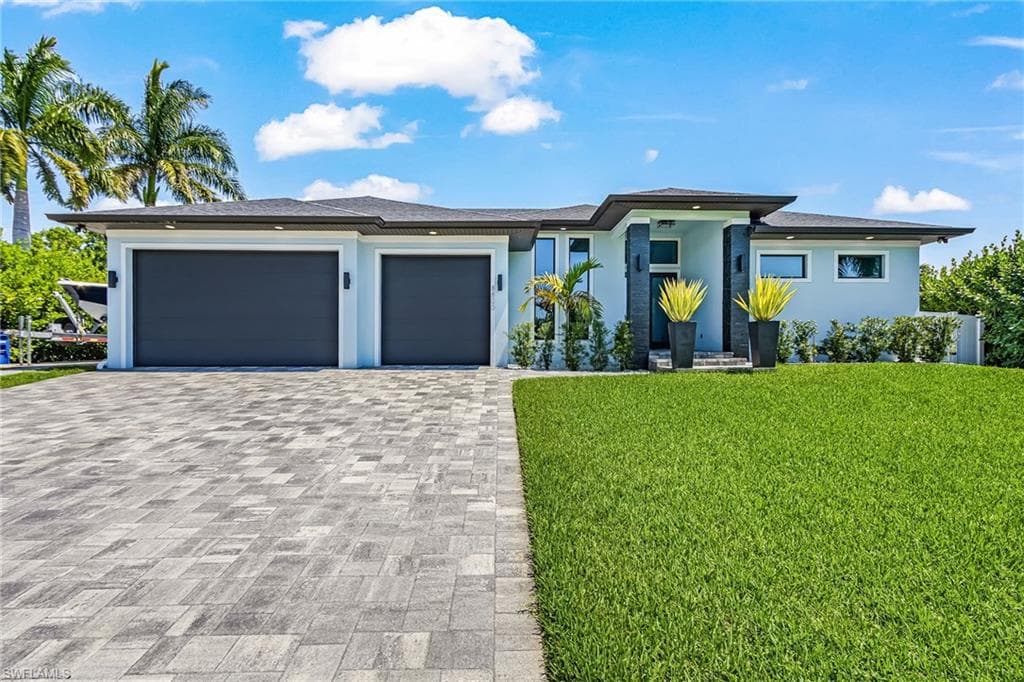 8800 Woodgate Manor Ct, Fort Myers
