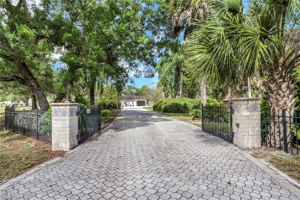 27126 Rue De Paix, Bonita Springs
