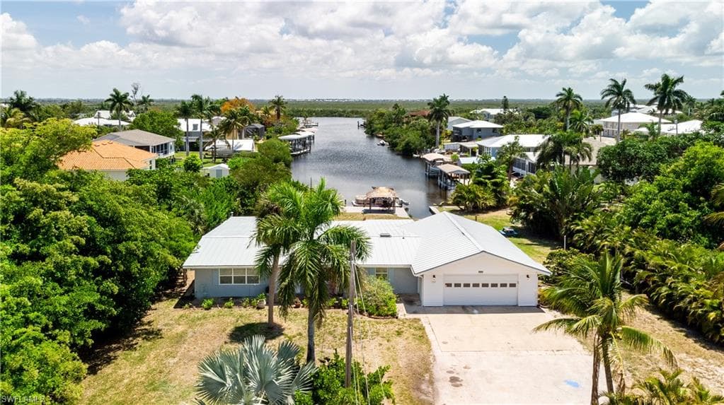 5387 Marina Dr, Bokeelia