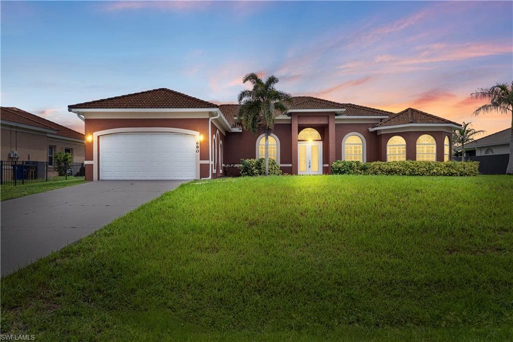 680 Mirror Lakes Ct, Lehigh Acres, photo 2