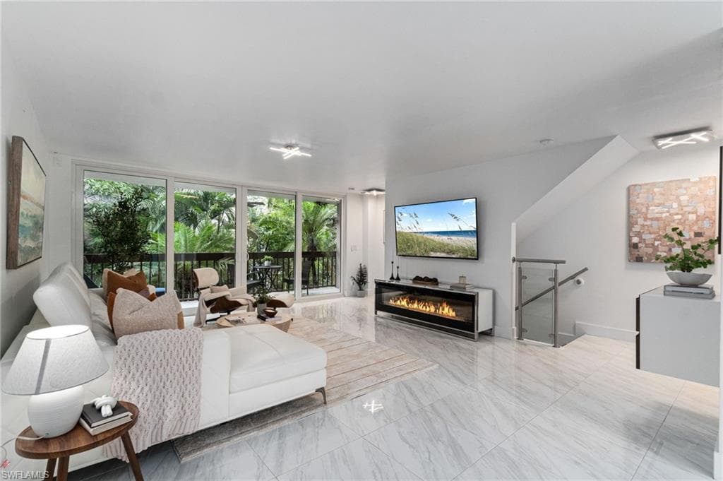 995 9th Ave #4, Naples