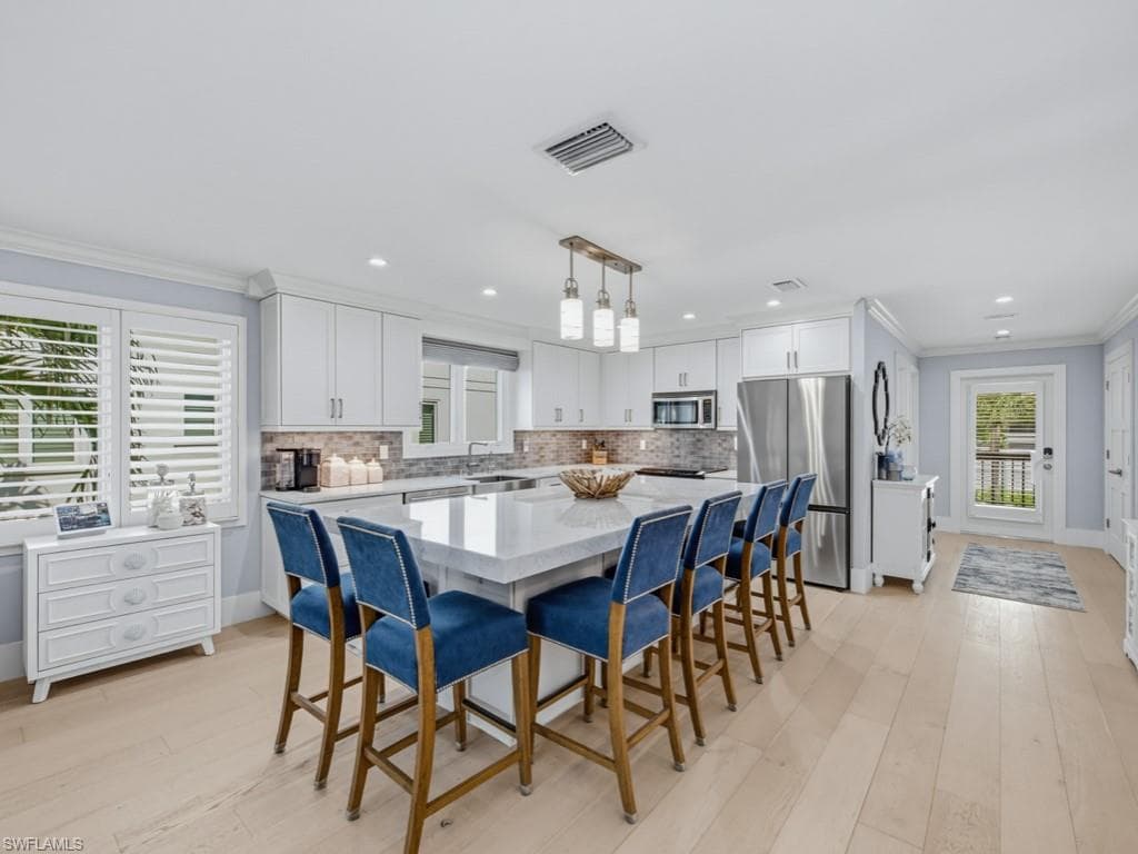 225 5th Ave #103, Naples