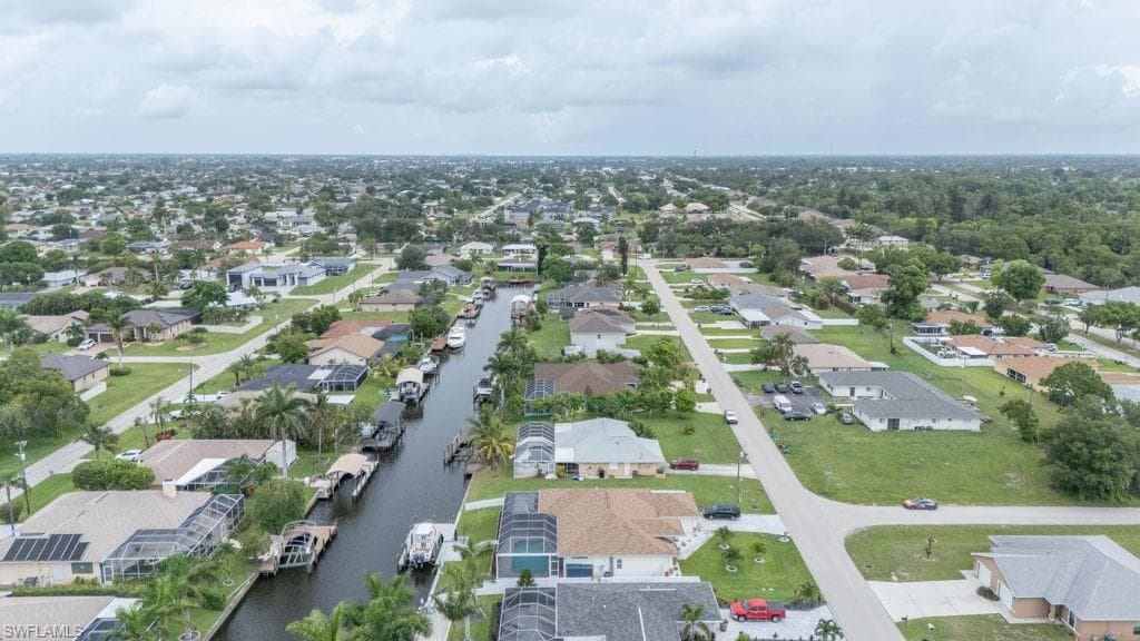 946 23rd Pl, Cape Coral, photo 2