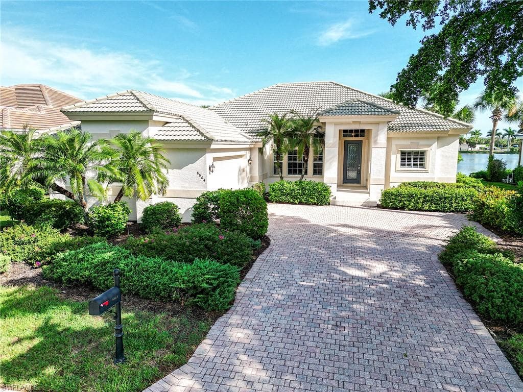8864 New Castle Dr, Fort Myers, photo 2