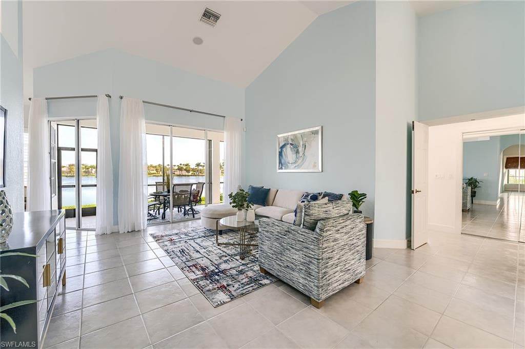 8864 New Castle Dr, Fort Myers, photo 3