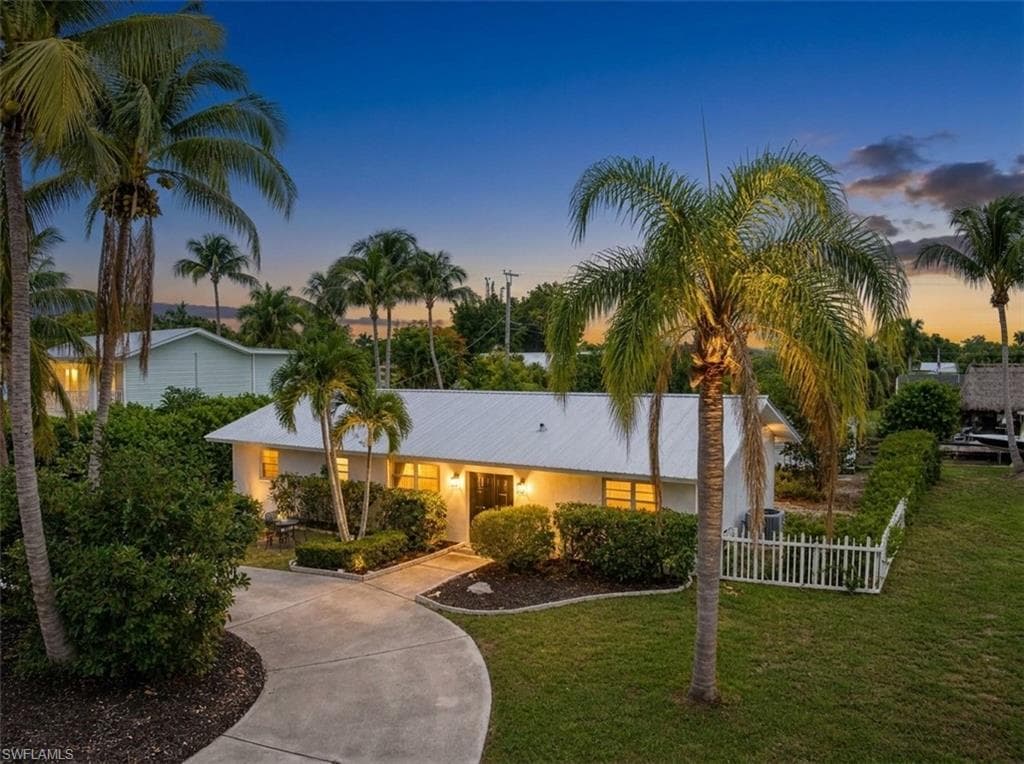 1019 Wyomi Dr, Fort Myers