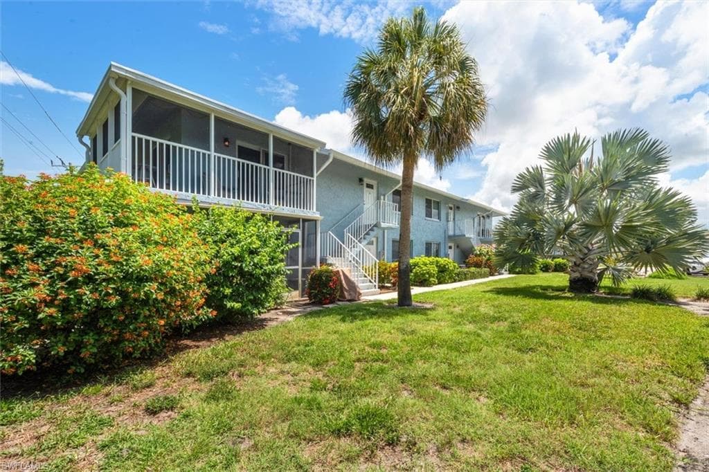 200 Palm Dr #4, Naples