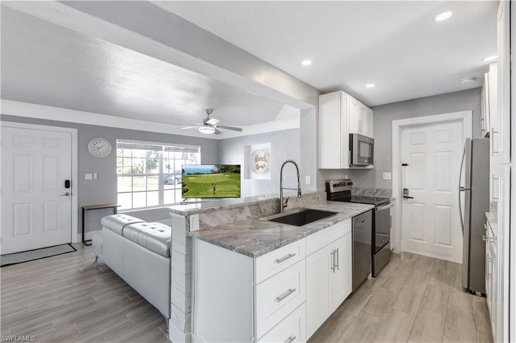 216 Fairweather Ln, Fort Myers Beach, photo 2