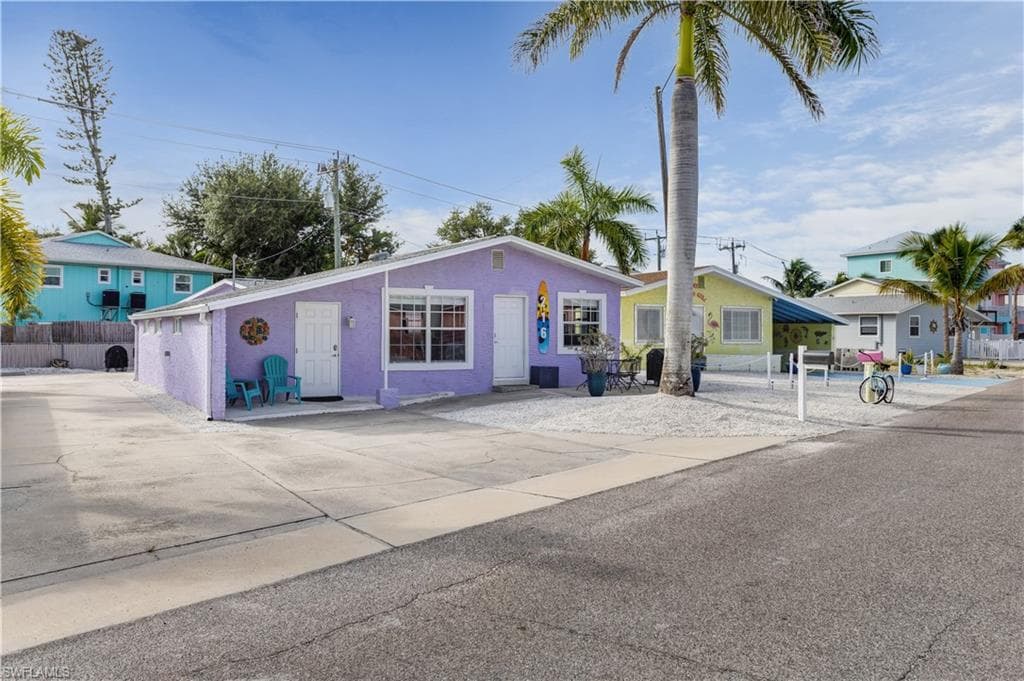 216 Fairweather Ln, Fort Myers Beach