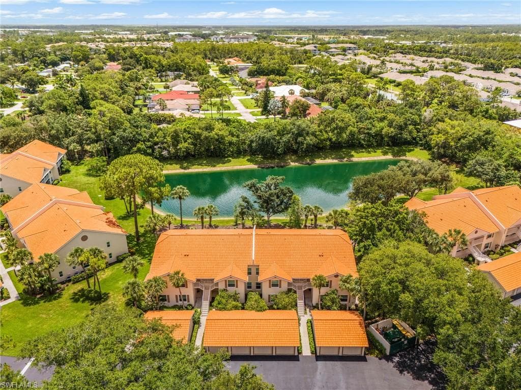305 Robin Hood Cir #204, Naples