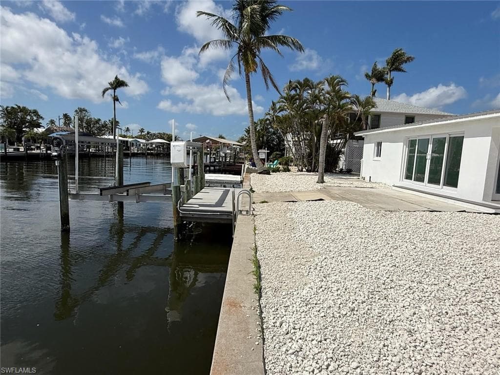 2823 Janet St, Matlacha, photo 2