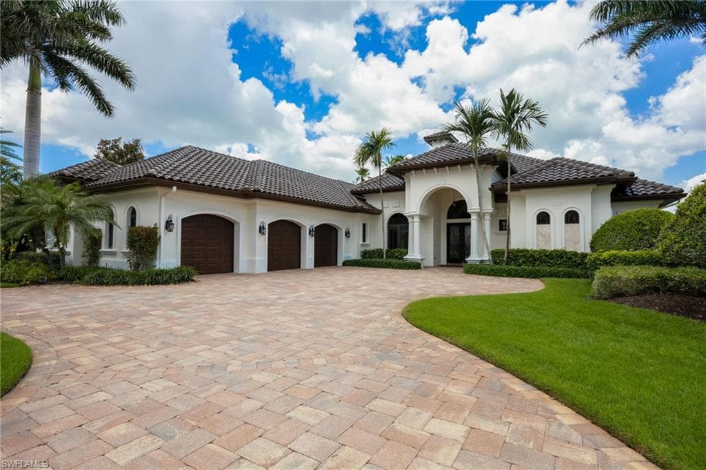 6113 Sunnyslope Dr, Naples