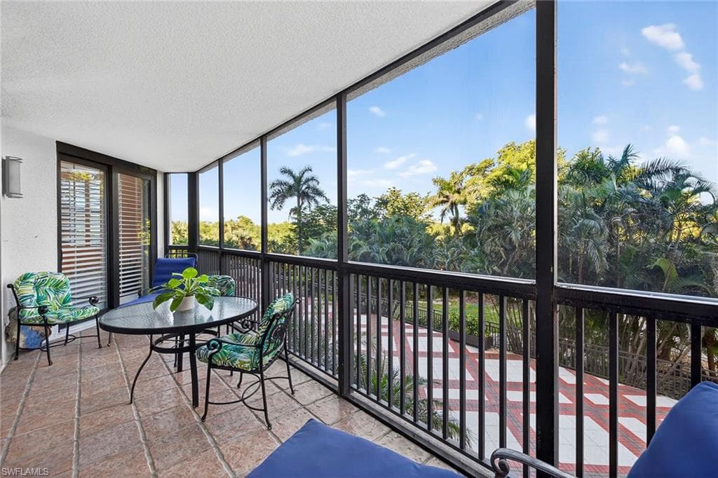 6075 Pelican Bay Blvd #204, Naples, photo 2