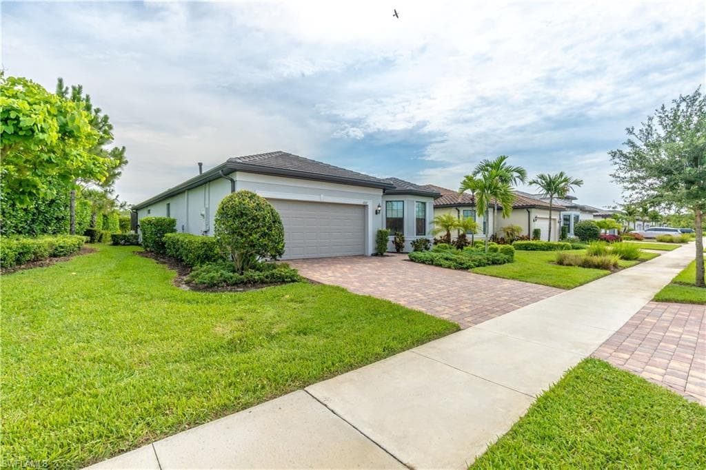 6727 Pennyroyal Dr, Naples, photo 2