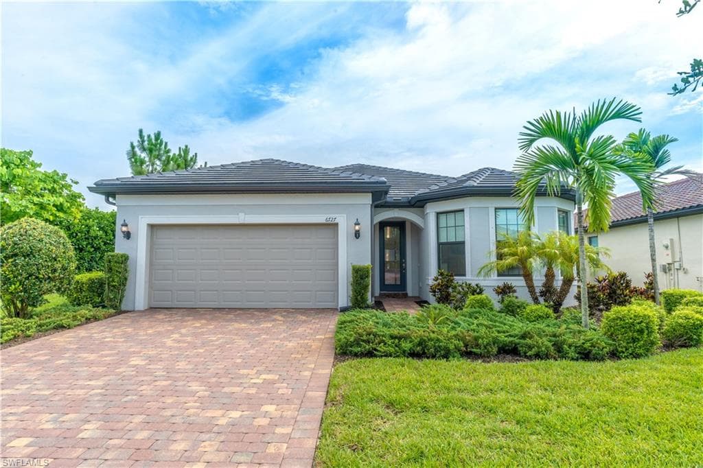 6727 Pennyroyal Dr, Naples