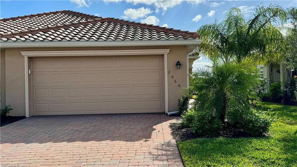 2066 Tamarron Ln, Naples, photo 2