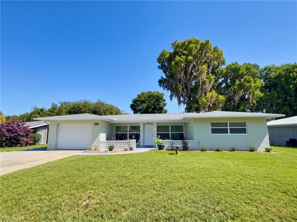 1745 Paradise Pt, Inverness