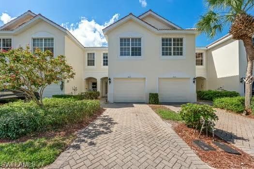 827 Hampton Cir #146, Naples