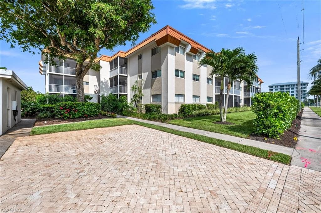 1100 Gulf Shore Blvd #312, Naples, photo 2