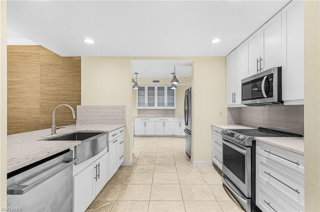 221 9th St #301, Naples, photo 2