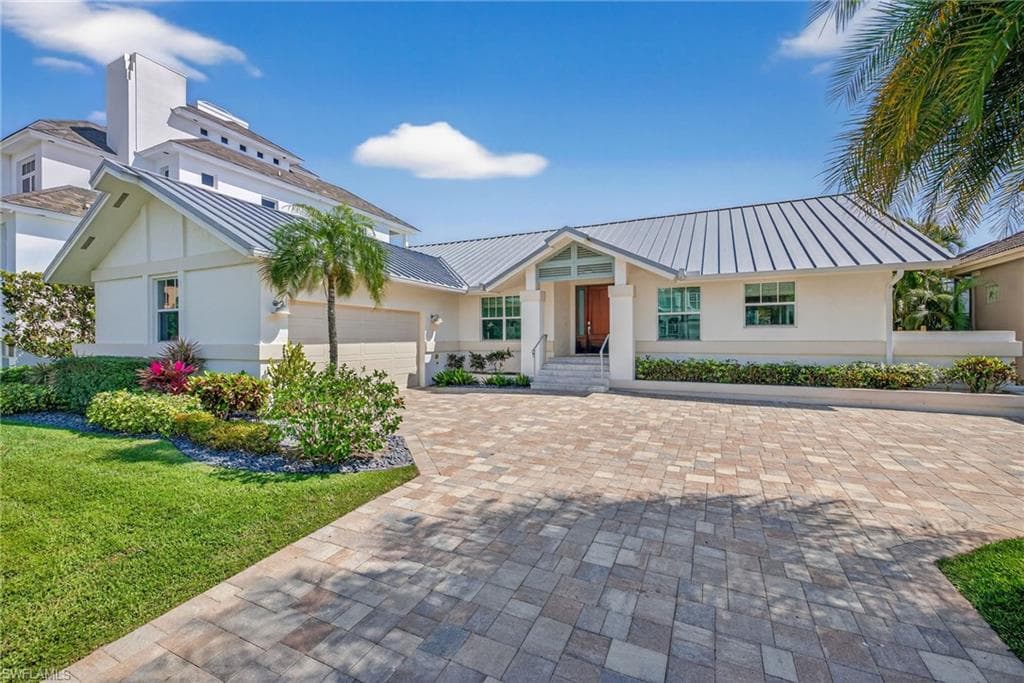 240 Channel Dr, Naples