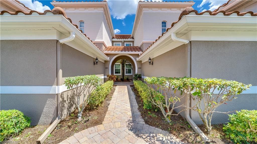 10230 Glastonbury Cir #202, Fort Myers, photo 2