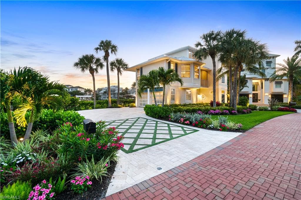 225 Bayfront Dr, Bonita Springs, photo 2