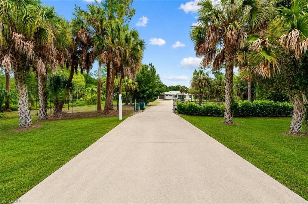 556 6th St, Naples, photo 3