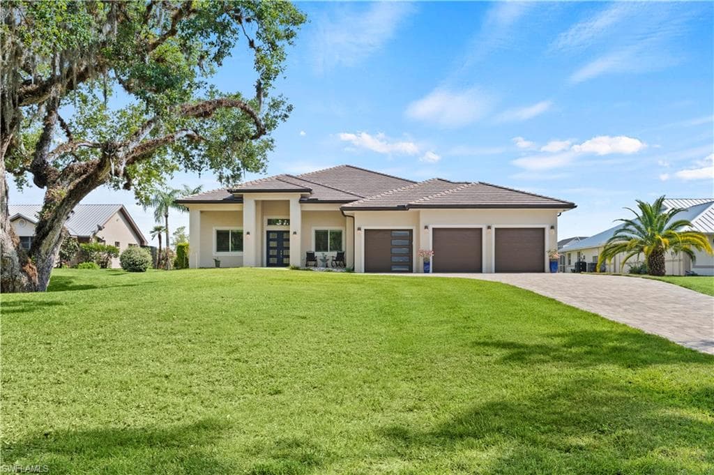 1311 Riverbend Dr, Labelle, photo 3