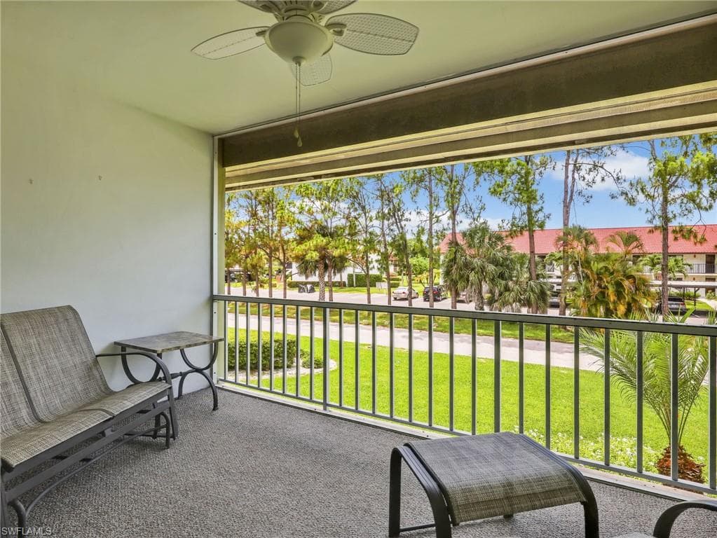 300 Valley Stream Dr #8a, Naples