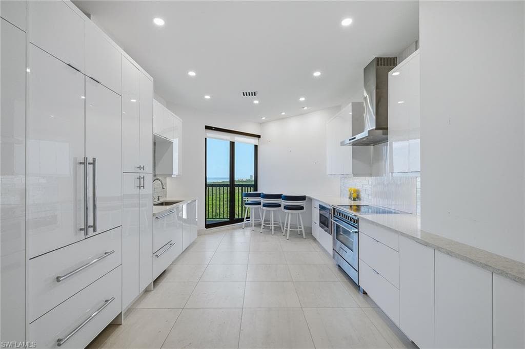 6075 Pelican Bay Blvd #phc, Dorchester