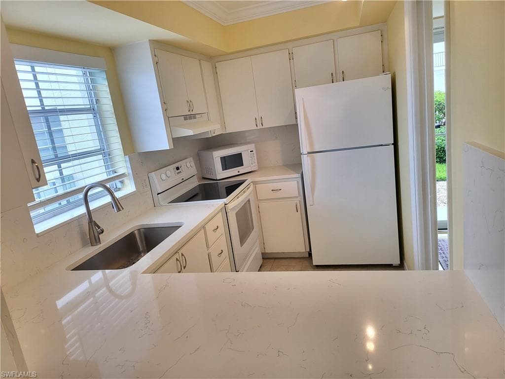 5 High Point Cir #104, Naples, photo 3