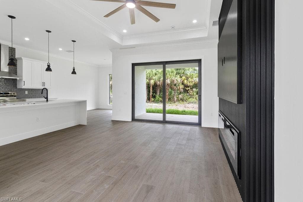 562 20th St, Naples, photo 3