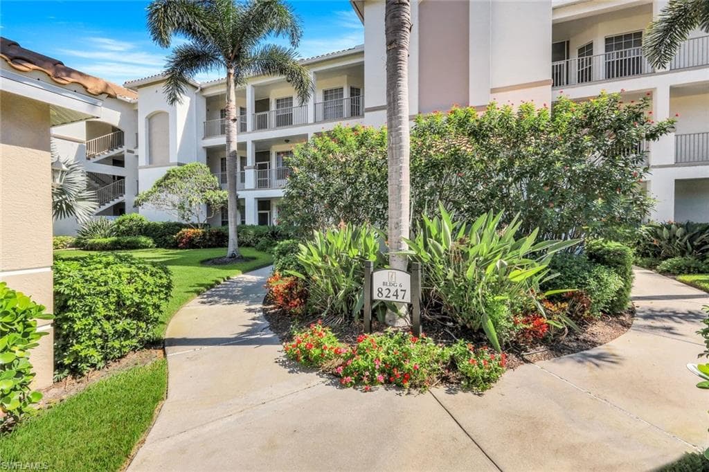8247 Parkstone Pl #205, Naples