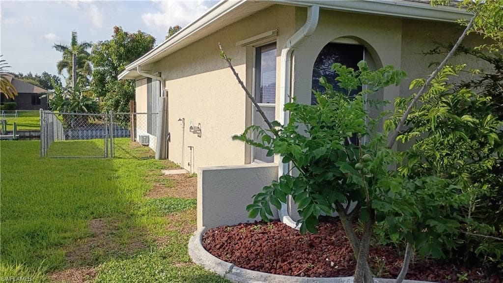 1629 12th St, Cape Coral, photo 2