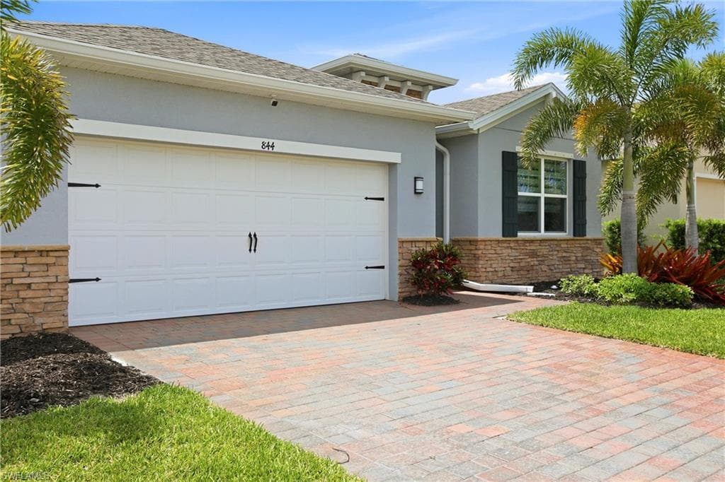 844 Heather Lake Ave, Cape Coral, photo 2