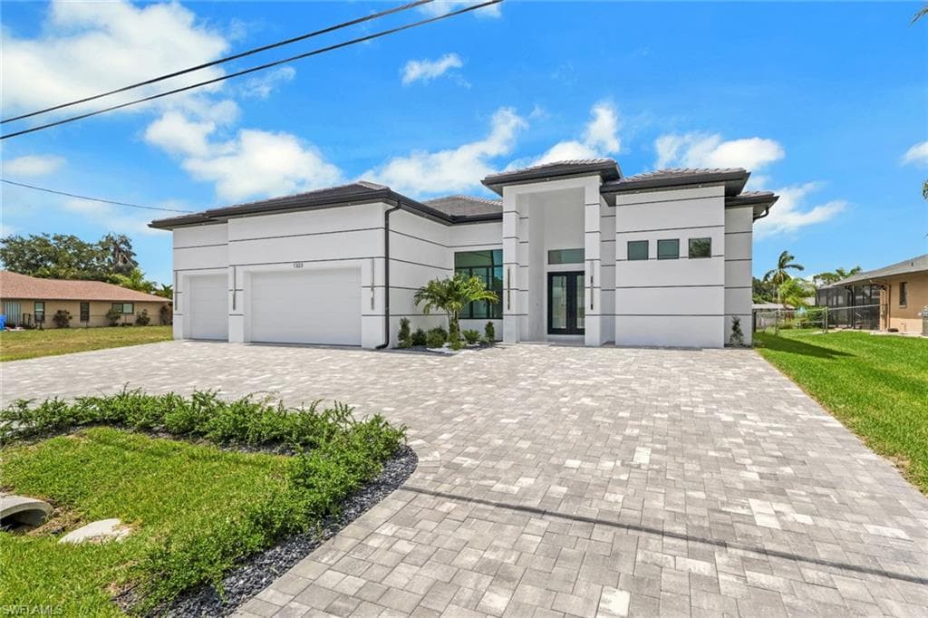 1323 17th St, Cape Coral, photo 2