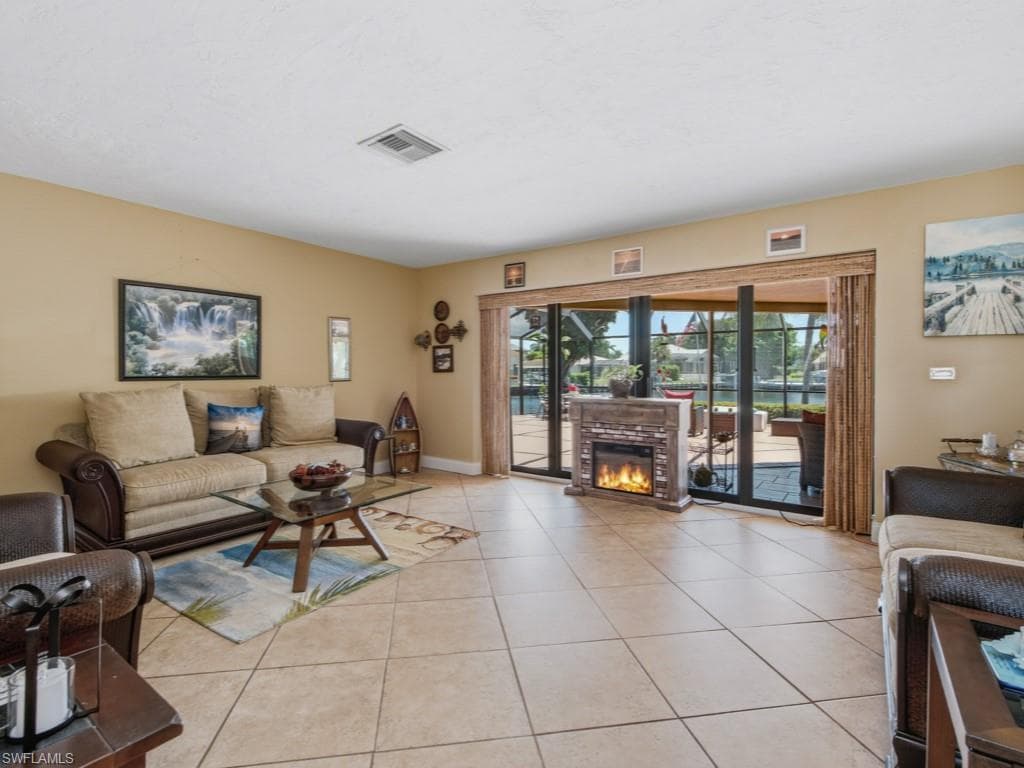 197 Gulfport Ct, Marco Island, photo 3