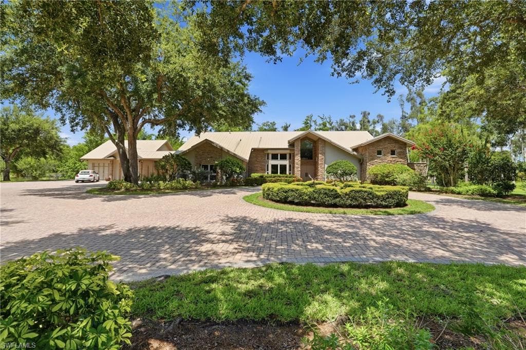 15821 Shamrock Dr, Fort Myers