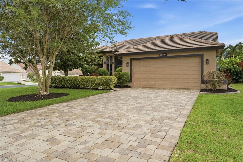 8185 Breton Cir, Fort Myers, photo 3