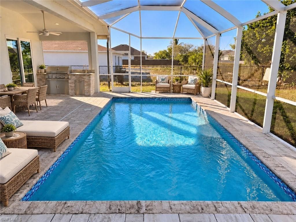 1425 1st St, Cape Coral