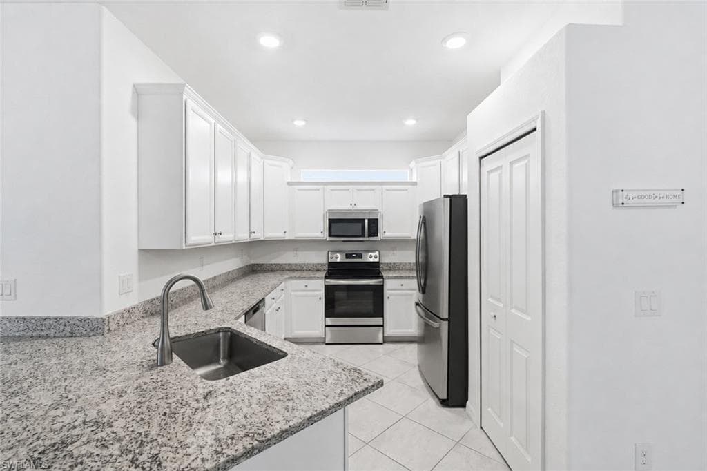 1648 Alameda Dr, Naples, photo 2