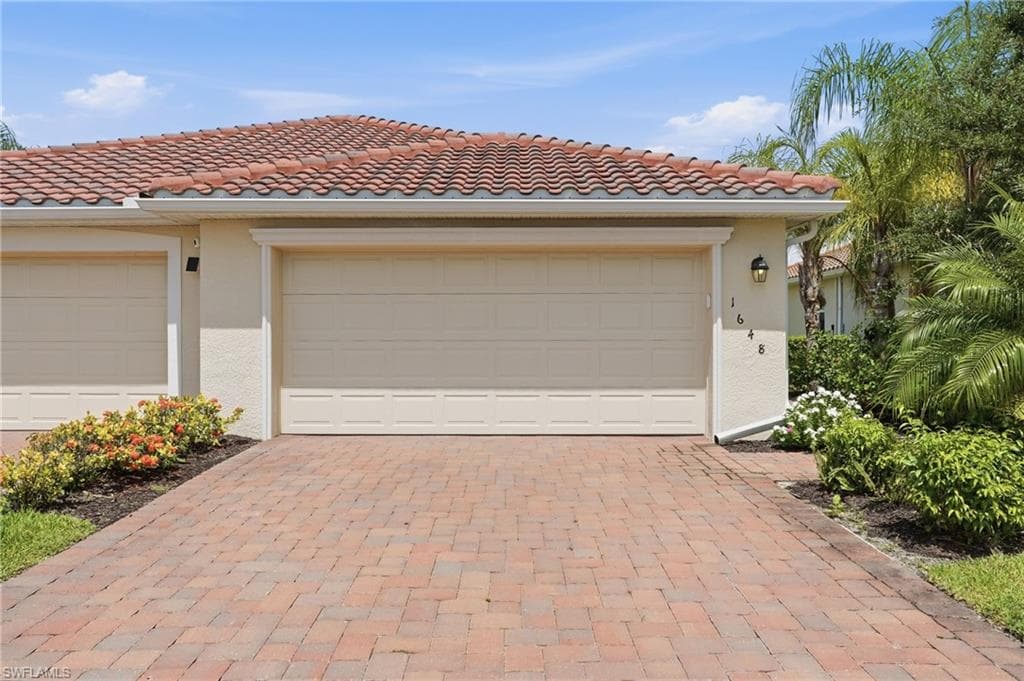 1648 Alameda Dr, Naples