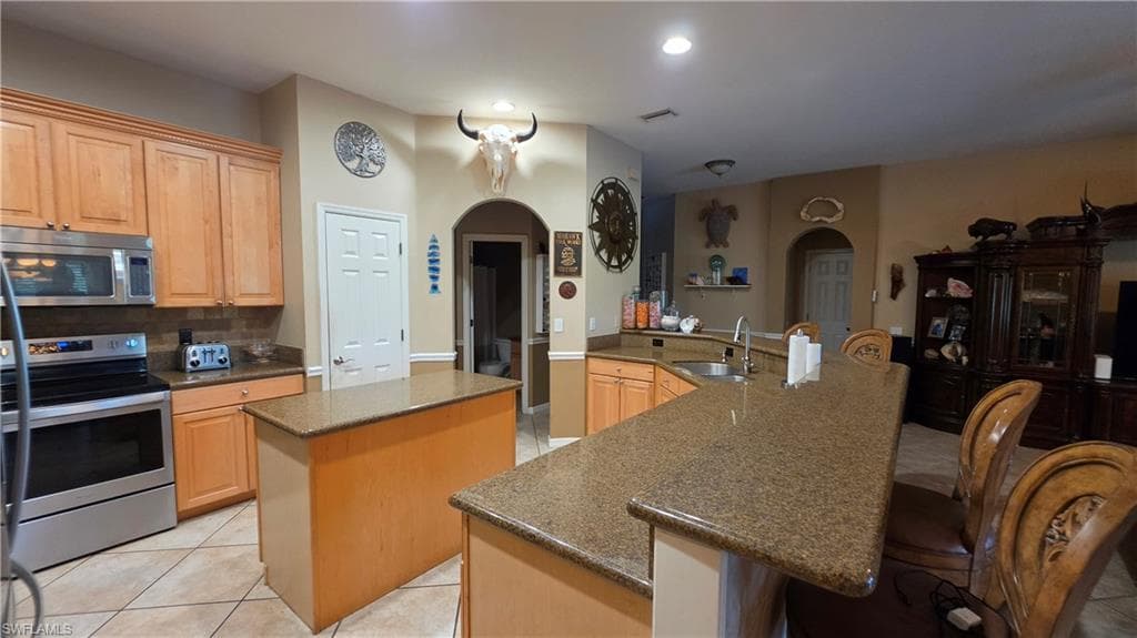 12810 Aston Oaks Dr, Fort Myers, photo 2