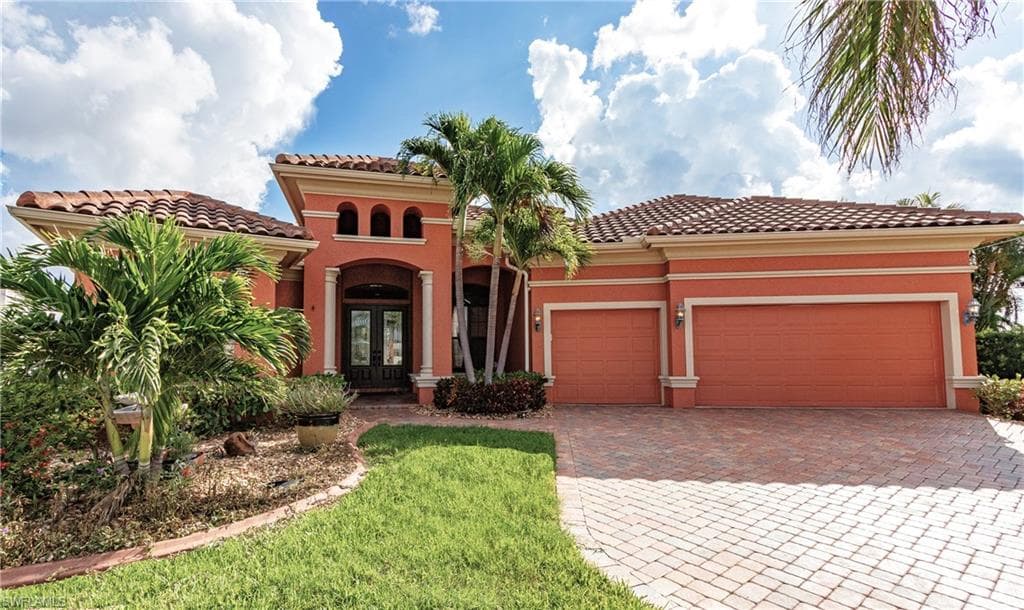 447 Avalon Dr, Cape Coral, photo 2