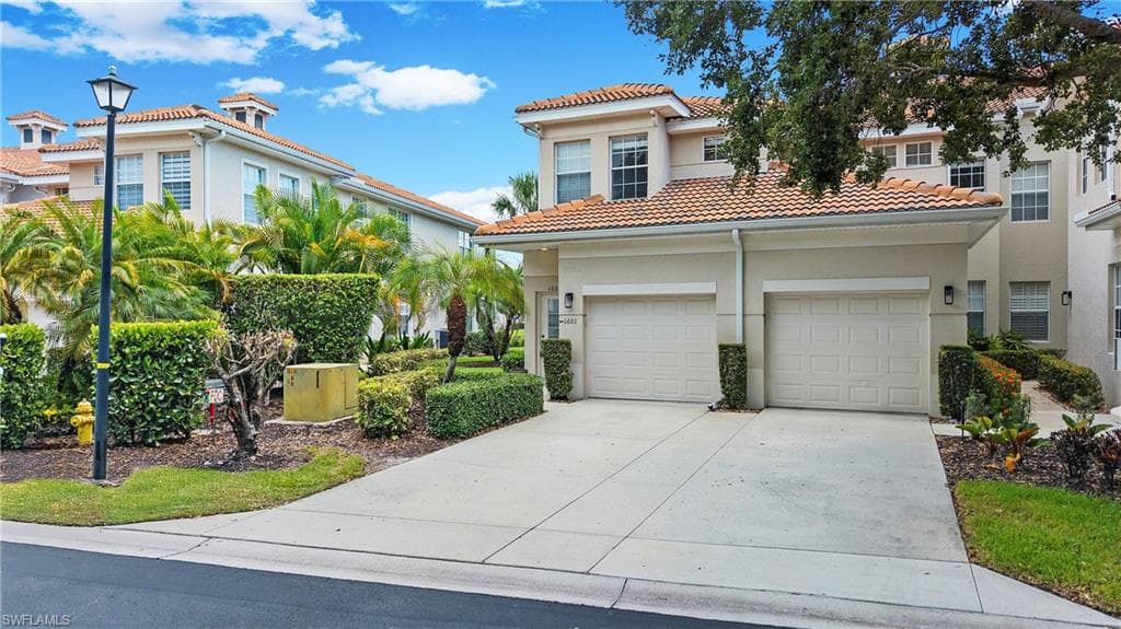 3059 Horizon Ln #1602, Naples