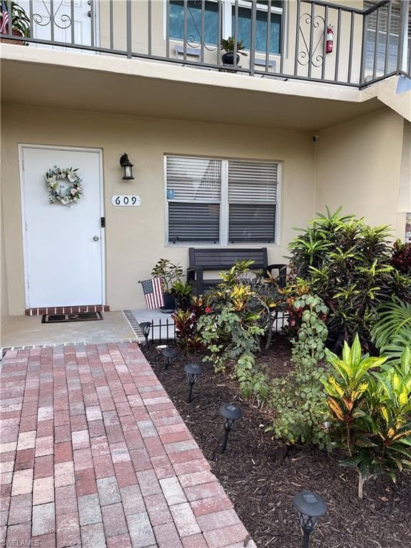 609 Palm View Dr #10, Naples, photo 2