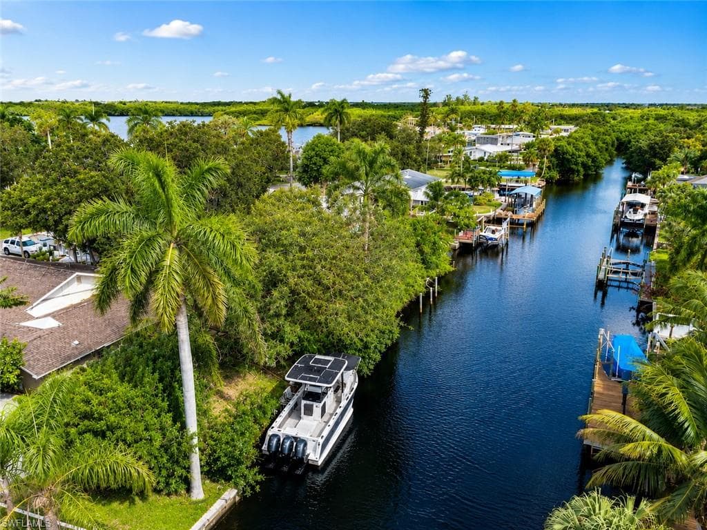 209 Kingston Dr, Fort Myers, photo 2
